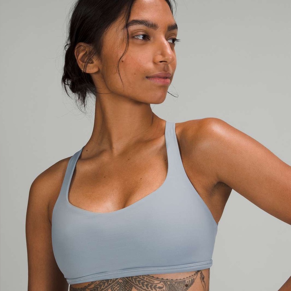 lululemon free to be (wild) sports bra. Chambray blue. size 4. - Picture 2 of 5